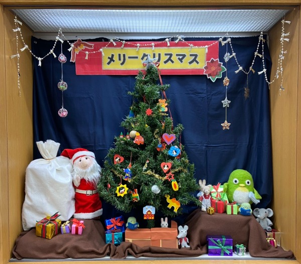 子ども室クリスマスの展示